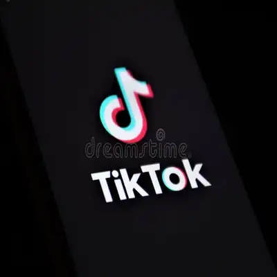 A Guide to Going Live on TikTok: Tips from a pro!